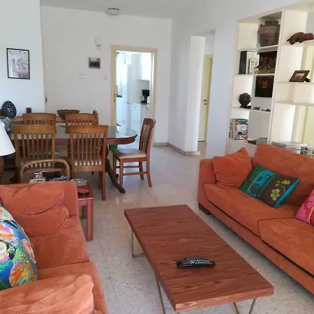 Sevi's Place, 3 Bedroom Flat, 110 S.m 拉纳卡
