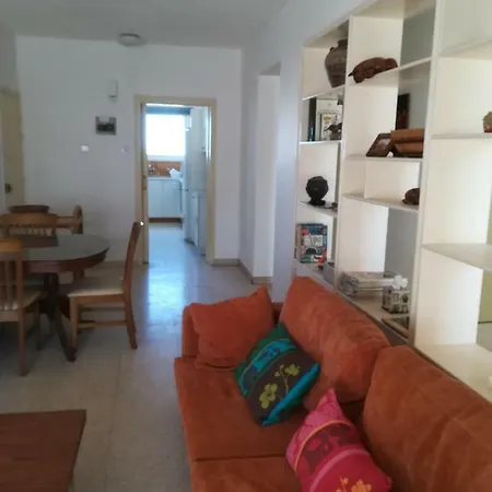 Sevi's Place, 3 Bedroom Flat, 110 S.m Апартаменты Ларнака